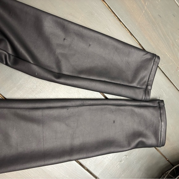 EXPRESS Faux Leather Pants Sz 4 - Picture 5 of 6